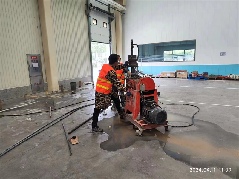 沙湖镇厂房地面下沉塌陷注浆加固施工